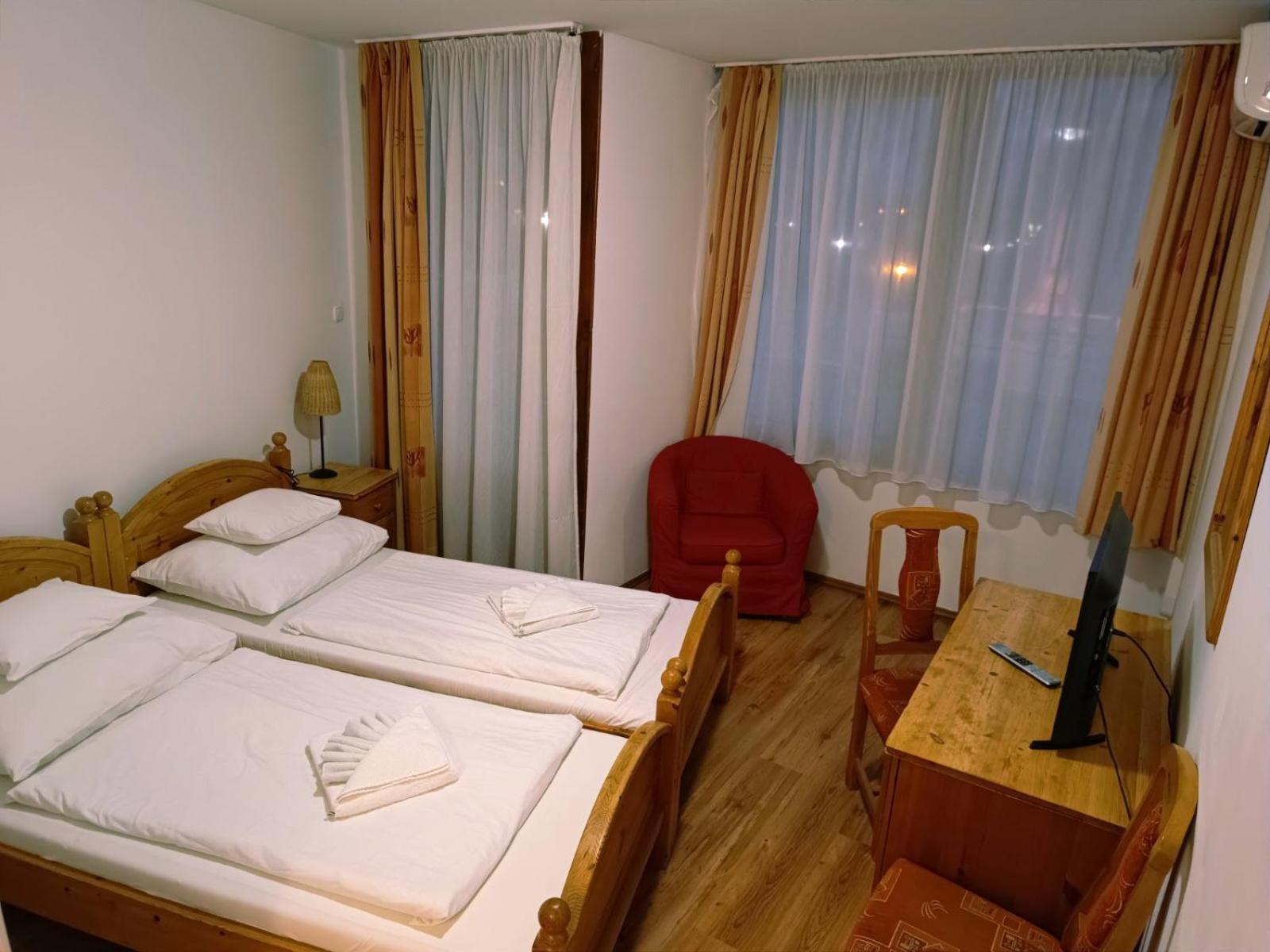 Hotel Icon เยอร์ ภายนอก รูปภาพ